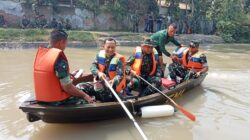 Kodim 0819 Pasuruan menggelar latihan dalam satuan penanggulangan bencana alam banjir.