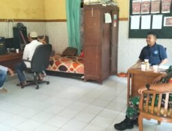 Gelar Komsos, Serda Tri Jelaskan Peran Babinsa Membangun Kamtibmas di Wilayah