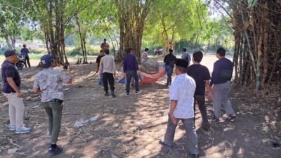 Polisi mendatangi lokasi yang diduga digunakan judi sabung ayam.