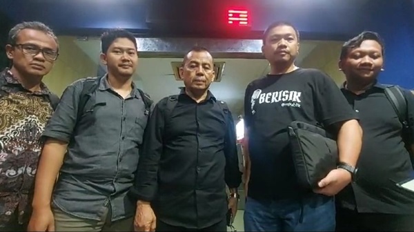 Sekjen PWI Pusat Sayid Iskandarsyah didampingi kuasa hukum usai membuat laporan di Polda Metro Jaya, Selasa (11/6/2024). Foto:NB SP