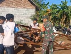 Babinsa dan Karang Taruna Kerja Bhakti Pembuatan Asman Toga