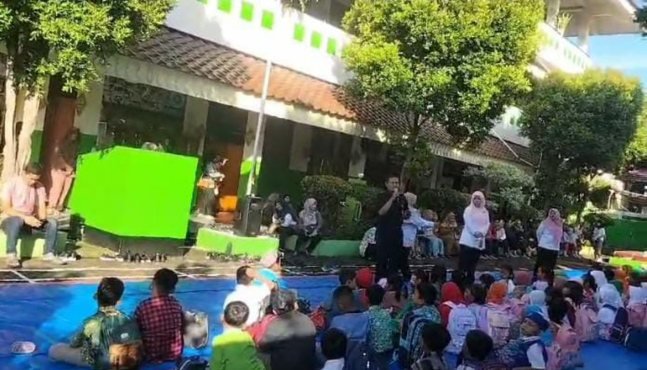 Hari Pertama Masuk Sekolah di DKI Jakarta, Siswa Baru Ikuti MPLS