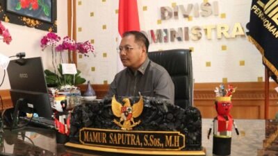 Kadiv Administrasi Kemenkumham Bali, Mamur Saputra, mengikuti kegiatan Rekonsiliasi Data Hukuman Disiplin di lingkungan Kemenkumham secara daring, Selasa (9/7/2024). (Foto: Kemenkumham Bali) 