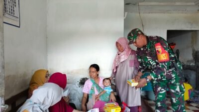 Babinsa Pandaan Giat Pendataan Stunting ke Rumah Warga