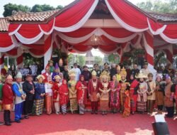 HUT ke-79 RI di Sidoarjo Diwarnai Pakaian Adat Dari Sabang-Merauke