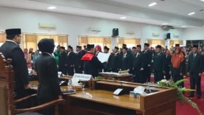Sebanyak 50 Anggota DPRD Kabupaten Kediri periode 2024-2029 resmi dilantik serta diambil sumpah dan janjinya dalam Rapat Paripurna di Ruang Graha Sabha Candha Bhirawa, Sabtu (24/8/2024).