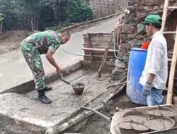 Babinsa Desa Kronto Jalin Hubungan Emosional Bersama Warga