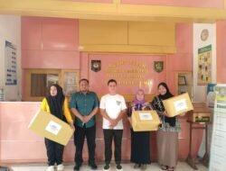 Camat Kota Kisaran Timur Beri Hadiah Pemenang Lomba HUT RI