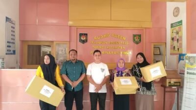 Camat Kota Kisaran Timur Beri Hadiah  Pemenang Lomba HUT RI