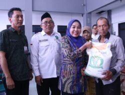 Plt Bupati Sidoarjo Monitoring Bantuan Pangan Beras ke Warga