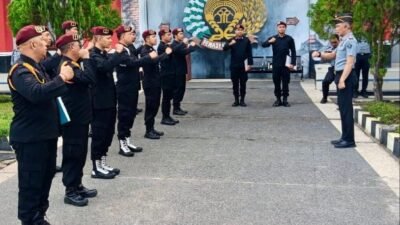 Kalapas Kelas IIA Kerobokan, RM. Kristyo Nugroho, memberikan penguatan kepada jajarannya, khususnya petugas keamanan.