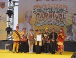 Ketum PWI Pusat Dampingi Ketua Dekranasda Kalsel Terima Penghargaan MURI
