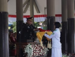 Kapolres Pasuruan Pimpin Upacara Penurunan Bendera