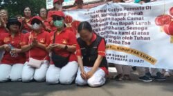 Umat Cetiya Permata Dihati Berdoa di Kantor Kelurahan Agar Tetap Bisa Beribadah