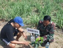 Pasca Tanam, Babinsa Koramil 0819/20 Gempol Pasuruan Ajak Warga Rawat Pohon