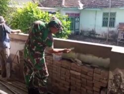 Babinsa Desa Kendangdukuh Ikut Bangun Sarana Tempat Ibadah