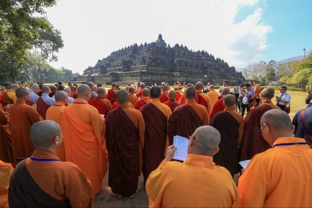 Sangha dari Mancanegara Berdoa Bersama di Indonesia untuk Perdamaian Dunia