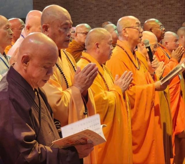 Sangha dari Mancanegara Berdoa Bersama di Indonesia untuk Perdamaian Dunia