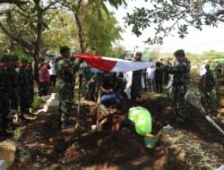 Dandim 0819 Pimpin Upacara Pemakaman Militer Kapten Czi Pono