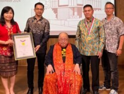 Bagikan 500 Karpet Masjid di Kabupaten Sambas, Fogoromas Jakarta Kembali Raih Rekor MURI