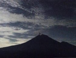 Tinggi Letusan Ratusan Meter, Gunung Semeru Meletus Lagi