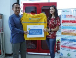 IPC TPK Serahkan Bantuan APD ke TKBM Tanjung Priok