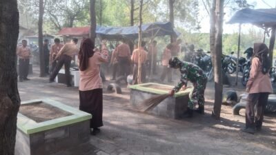 Kodim 0820/Probolinggo Bersih-bersih Pesisir Pantai Bahak