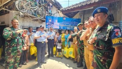 TNI AU Peduli, Danlanud Resmikan Fasilitas MCK di Kelurahan Husein Sastranegara