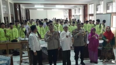 'Police Go To School', Kapolsek Koja Sambangi SMK Sejahtera 