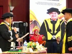 Rektor UNM Kukuhkan Herri Swantoro sebagai Guru Besar