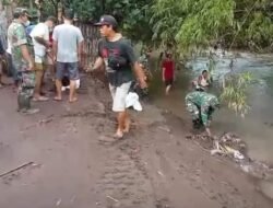 Babinsa dan Warga Grati Lakukan Pembersihan Aliran Sungai