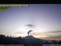 Hingga Selasa Pagi, Gunung Ibu di Halmahera Meletus Belasan Kali