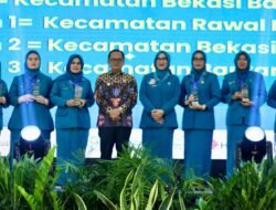 TP PKK Kota Bekasi Berikan Penghargaan di HKG ke-52