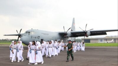 Lanud Husein Sastranegara Gali Potensi Dirgantara Pelajar SMP dan SMA Angkasa Melalui Kunjungan Edukatif