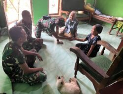 Satgas TMMD ke-122 Menginap di Rumah Mbah Poniyem
