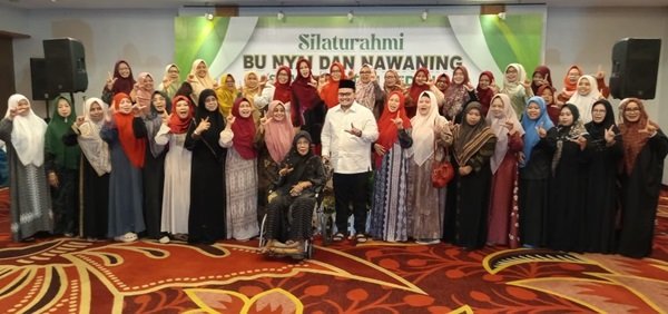 Dhito Didukung Bu Nyai dan Nawaning, Deny Teken Kontrak Politik