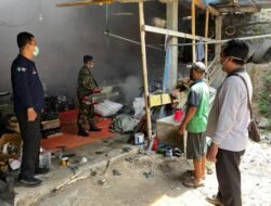 Babinsa Karangrejo Gelar Fogging Demi Berantas Nyamuk