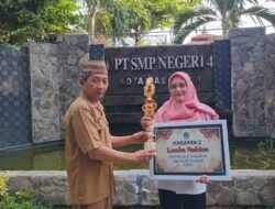 Guru Bahasa Inggris SMPN 4 Pasuruan Raih Juara Harapan 2 Lomba Fashion 2024