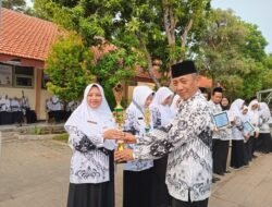 Guru SMPN 4 Pasuruan Raih Juara Harapan III OGN Bidang IPS