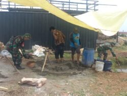 Dorong Program Desa, Babinsa Pasang Pavingisasi Rest Area