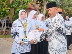Guru SMPN 4 Pasuruan Raih Penghargaan Sebagai Penulis Terbaik