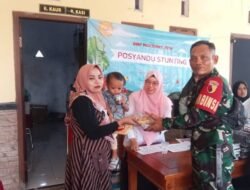 Tekan Angka Stunting, Babinsa Kodim 0819/07 Lekok Aktif Dampingi Posyandu