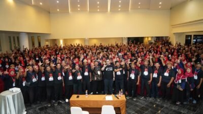 Mas Dhito Siap Perjuangkan Nasib Tenaga Honorer K2