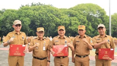 Pemkot Bekasi Serahkan Penghargaan Kepada Perangkat Daerah