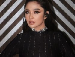 Dewi Perssik Geram, Foto Seksinya Disimpan Teman Anaknya