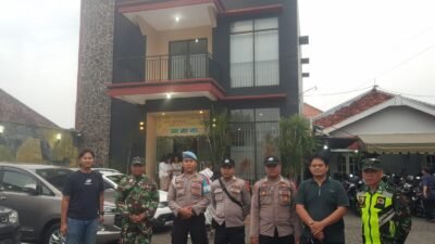 Koramil 0820/01 Kanigaran Berikan Pengamanan di Hari Natal