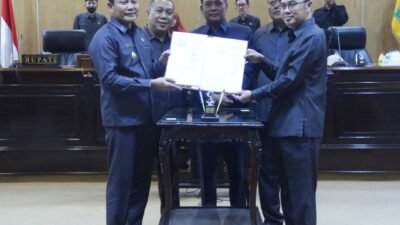 Plt Bupati Sidoarjo Hadiri Rapat Paripurna DPRD