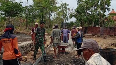 Koramil Lumbang Lakukan Pendampingan dan Pemantauan Pembangunan Jalan Desa
