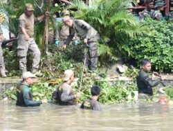 Bersama Kodim Sidoarjo, Pemkab Sidoarjo gelar Aksi Bersih-bersih Sungai Pelayaran Taman