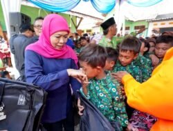 Gubernur Khofifah Tinjau Warga Terdampak Banjir di Pasuruan